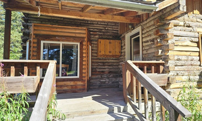 Kenny Lake Cabina | Glacier Cabin: Two-Bedroom Two-Story