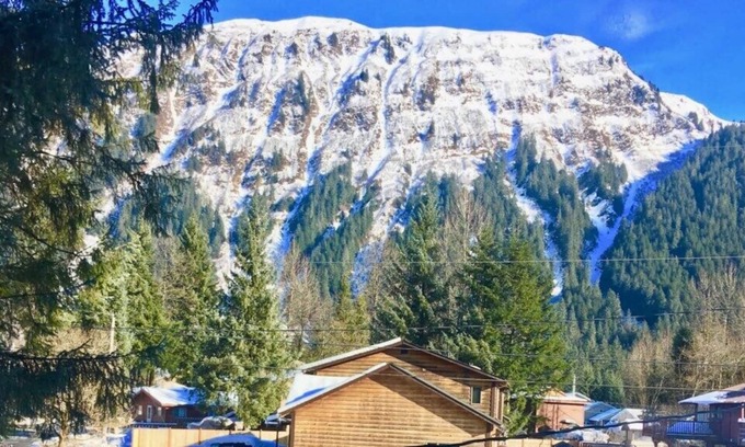 Mendenhall Valley Casa | Glacier Guest Room - Walk to the Mendenhall Glacier Offering 10% OFF ON TOURS!