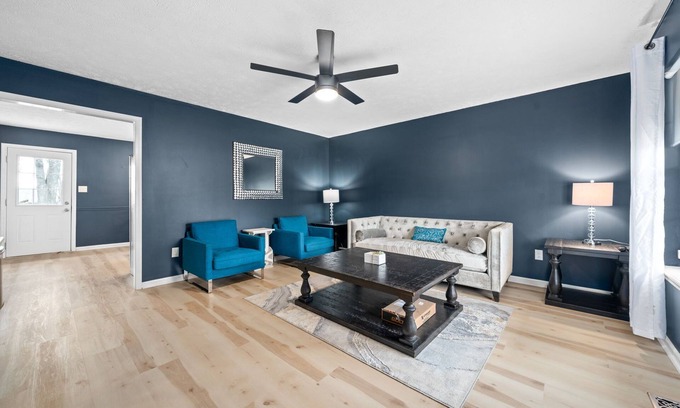 Oak Grove Casa | Glam Getaway! Close to Ft Campbell and the Casino!