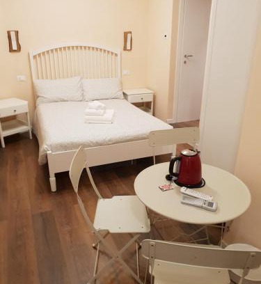 La Spezia Historic Centre Casa | Glam Resort G H O S T E L