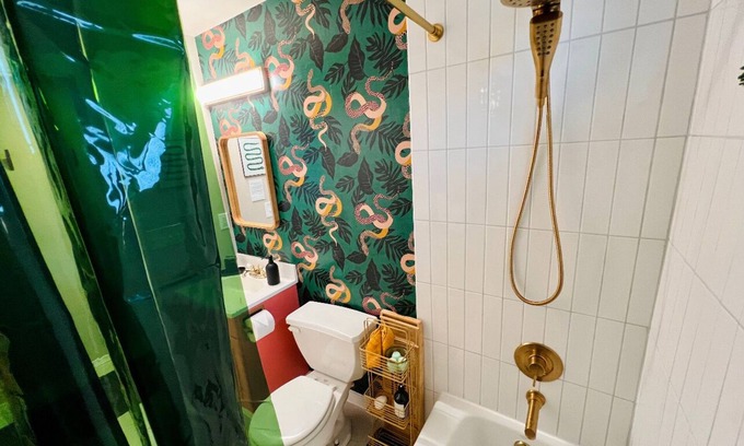 South Westside Casa | Glamorous PRIVATE SUITE 1BR/BA near Downtown - Self Check