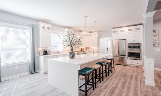 Hyde Park Casa | Glamorous, Upscale 5B Hyde Park Home w/Patio