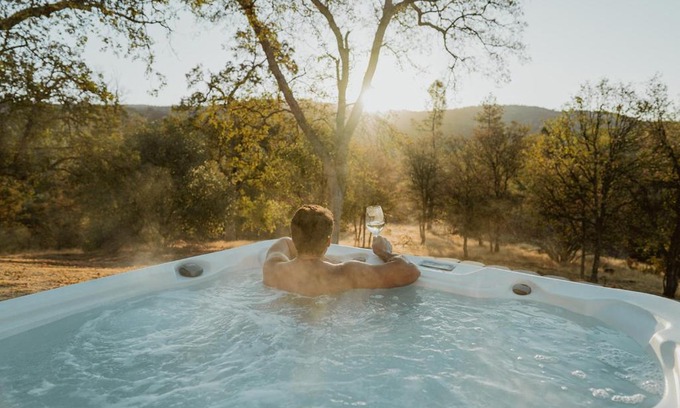 Oakhurst Villa | Glamour Mountain Getaway by Casa Oso with views and spa