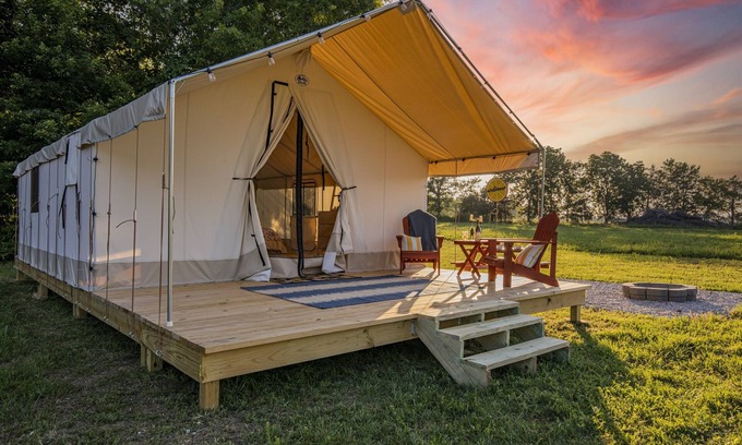 Cassville Alquiler De RV | Glamp in Natures Charm at Roaring River Hills