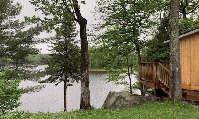 Muskoka Lakes Cabina | Glamp Muskoka-8 Cabins on Brandy Lake