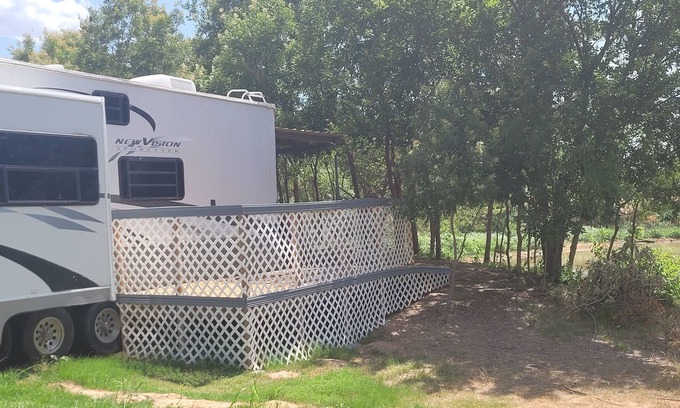 Tillman County Casa | Glamping 3 room RV-pet friendly, fishing, horses-V