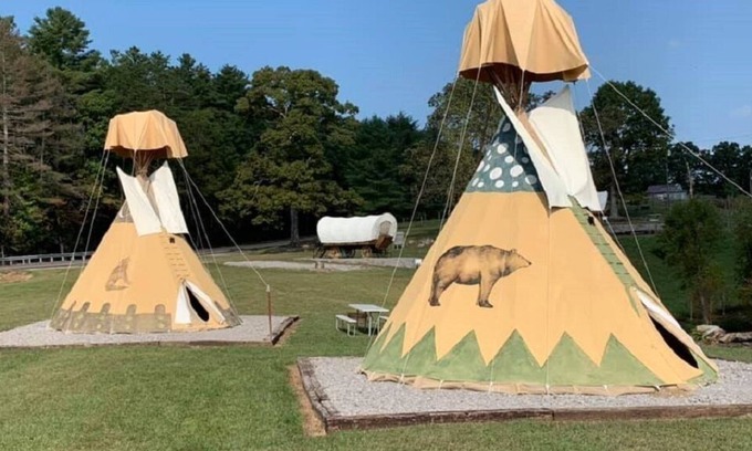 Jamestown Casa | Glamping Back in Time
