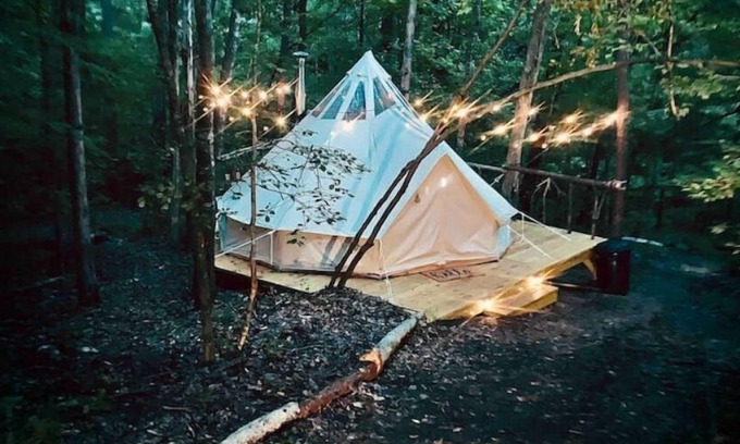 Elberton Alquiler De RV | Glamping Bell Tent in a forest escape right next to the lake!