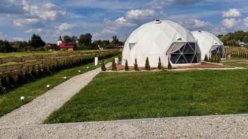 Uherce Mineralne Otro | Glamping Bieszczady - Luksusowe Całoroczne Kopuły Sferyczne