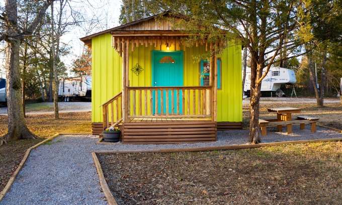 Kedron Cabina | Glamping Cabin 2 - near Spring Hill & Franklin