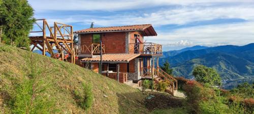 Medellin Chalet De Esquí | Glamping en Medellín - Kinsho Glamping - Cabaña con Jacuzzi privado