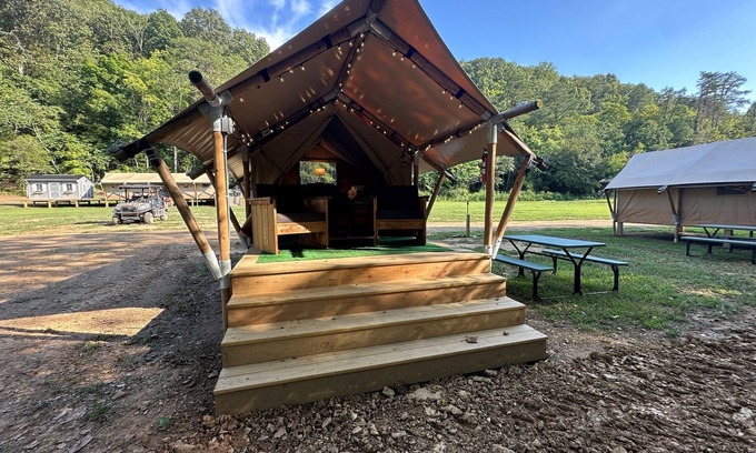 Newport Alquiler De RV | Glamping Getaway with Creekside Serenity