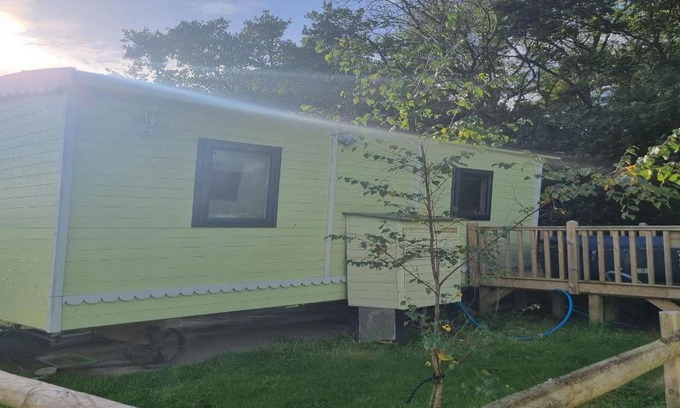 Llanfair Caereinion Casa | Glamping Hut - Riverview 5