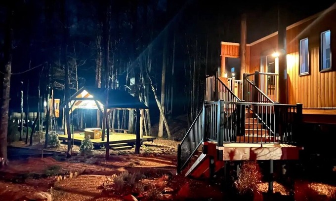 Brevard Cabaña | Glamping in Brevard - Ridgeline Treehouse