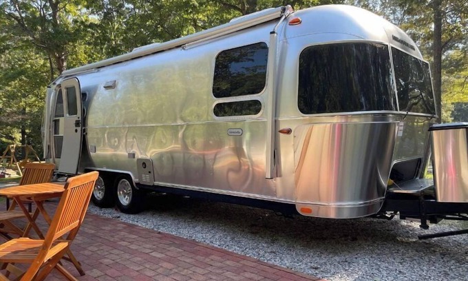 Lorton Casa | Glamping in the DMV - 2022 Airstream Globetrotter 27FB