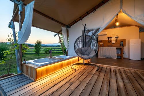 Metlika Otro | Glamping Kolpa Resort