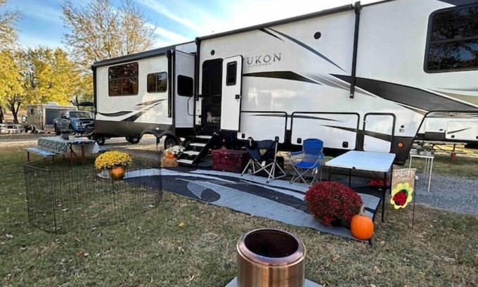 Castalian Springs Casa | Glamping “Nashville”Style…