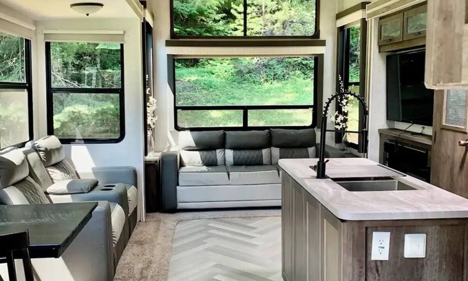 Sagle Casa | Glamping Near Sandpoint: Salt Water Hot Tub - Camper/RV in Sagle, Idaho