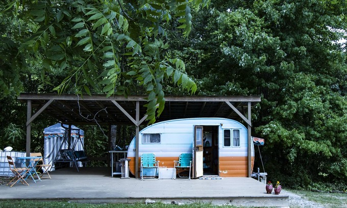 Grandview Casa | Glamping on 116 Acre Farm- Happy Camper