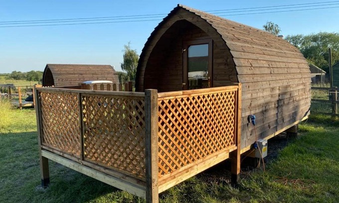 Lincoln Apartamento | Glamping pod, seven acre farm campsite