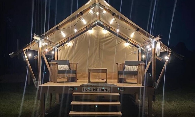 Navasota Alquiler De RV | Glamping Resort Tent on a Honey Farm