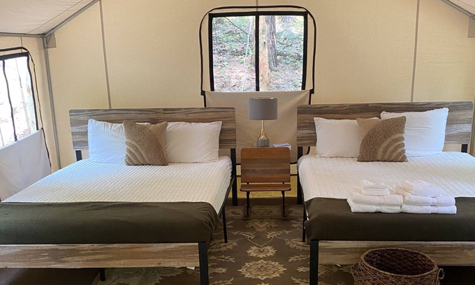 Middle Grove Alquiler De RV | Glamping Tent/ electricity/ on stream
