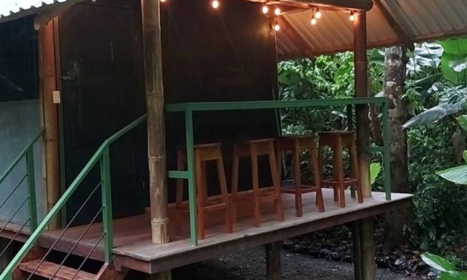 Puerto Jiménez Cabina | Glamping junto al río.