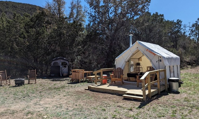 Vanderpool Alquiler De RV | Glamping Tents 1, 2, 3