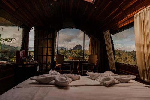 Guatape Hotel | Glamping The Mountain