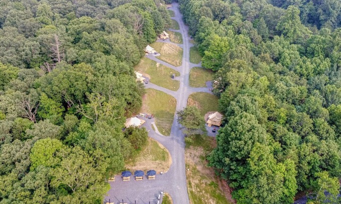 Great Cacapon Alquiler De RV | Glamping w/ Insta Worthy Mountain Views
