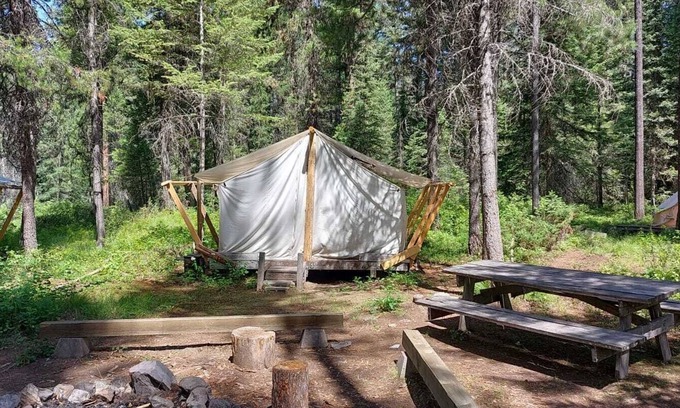 Olney Alquiler De RV | Glamping Wall Tent 5 / Unfurnished