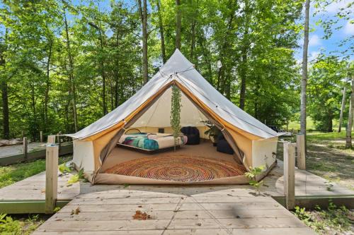 Stanton Otro | Glamping Yurt #1 in Red River Gorge, Wooded with Full Bath House