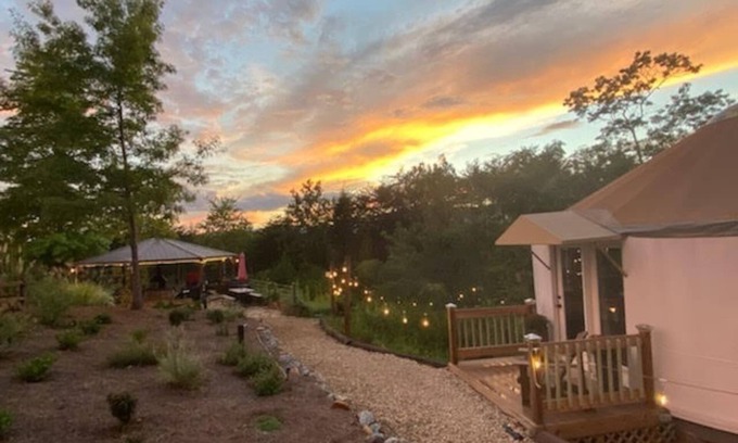 Mill Spring Casa | Glamping Yurt + Luxury Bath at Serenity Ridge