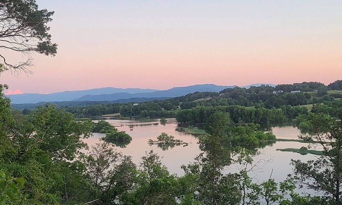 Morristown Cabina | GlampVentures "Helluva View" Bunkhouse with Nolichucky River & Smoky Mtn Views.