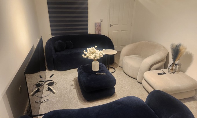 Wolverhampton Casa | Glamshouse is situated in a beautiful layout called Akron estate. it's centra