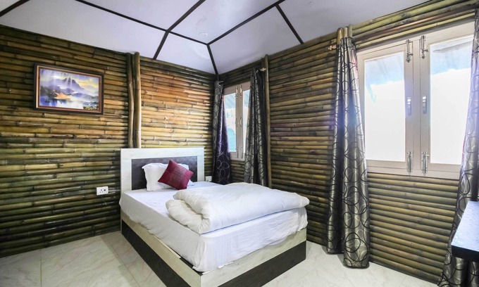 Kempty Range Hotel | Glamwood Resort