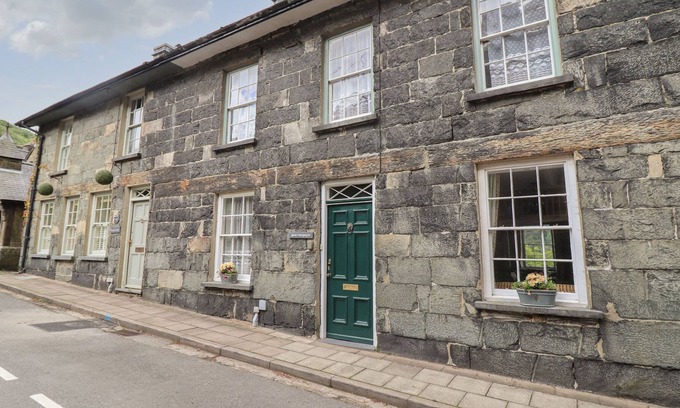 Maentwrog Cabaña | GLAN DWYRYD, pet friendly, with open fire in Penrhyndeudraeth