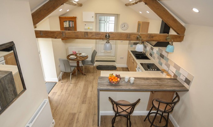Barmouth Cabaña | GLAN MEON COTTAGE, pet friendly in Barmouth