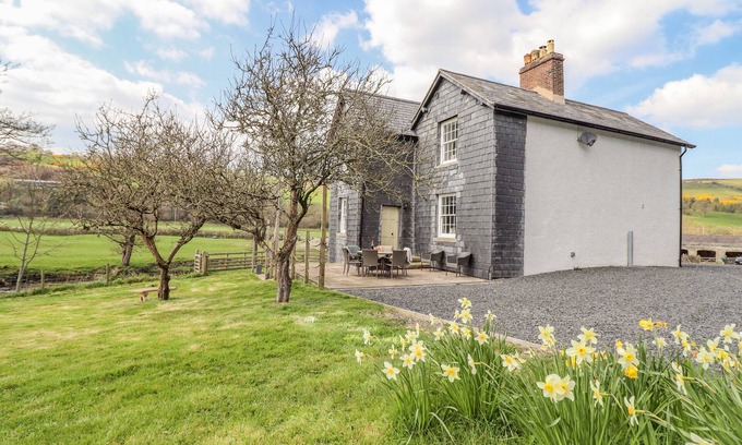 Abergele Cabaña | GLAN YR AFON, pet friendly, character holiday cottage in Llangernyw