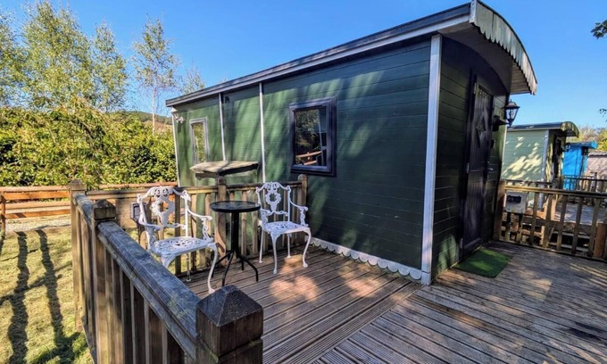 Llanfair Caereinion Cabina | Glan yr Afon Tri - Relax, Recuperate, Enjoy