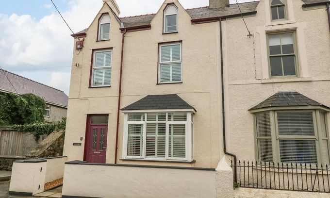 Nefyn Casa | GLANFFRWD - NEFYN, pet friendly, character holiday cottage in Nefyn