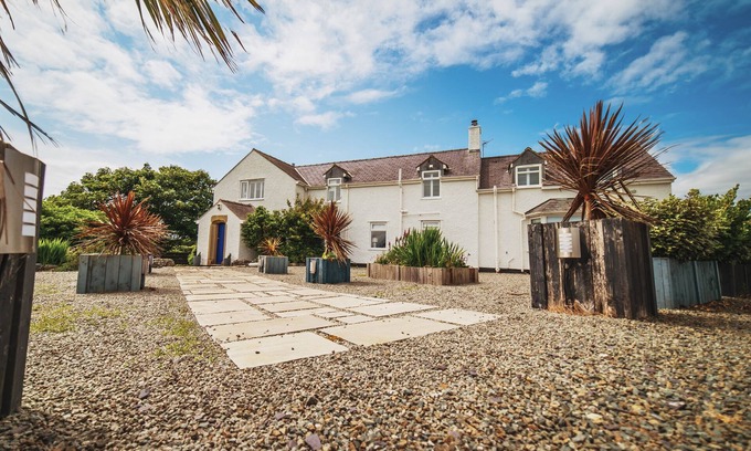 Llanfaelog Cabaña | GLANLLYN BACH, pet friendly, luxury holiday cottage in Rhosneigr