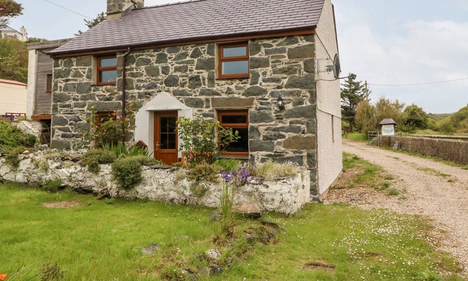 Aberdaron Cabaña | GLANRAFON, pet friendly, character holiday cottage in Aberdaron