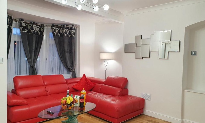 Glasgow Apartamento | Glasgow Comfortable and Modern 3 Bedroom Mid Terraced Villa