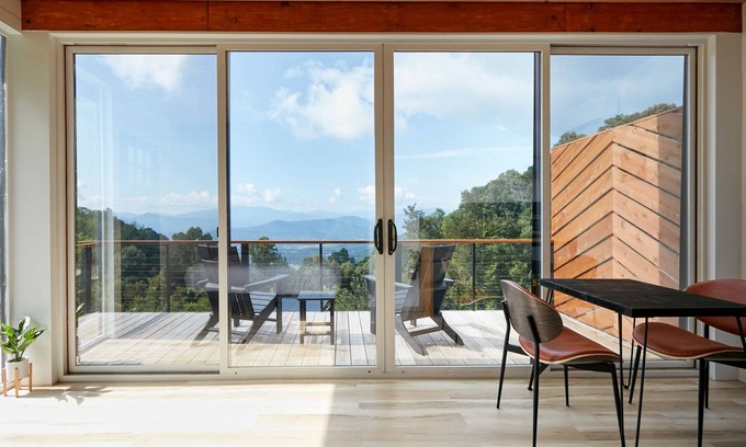 Canton Cabina | Glass Cabin + Mountain Views + Private Deck