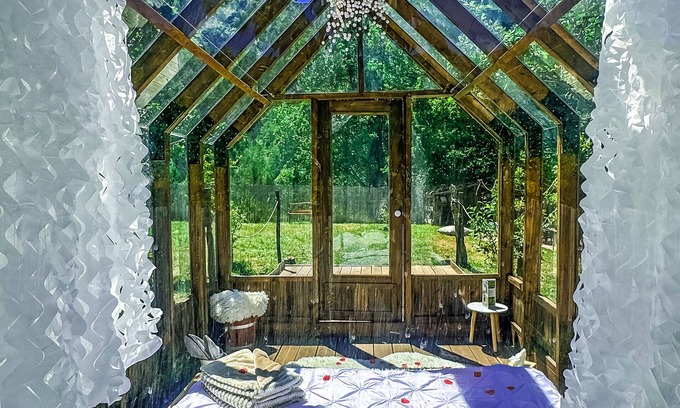 Luceram Chalet De Esquí | Glass chalet under a shower of stars