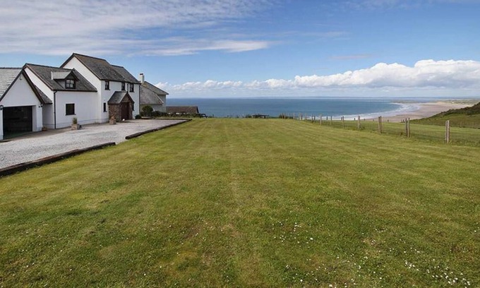Rhossili Casa | Con vistas al mar, Glebe Farm es una fabulosa casa de vacaciones que rezuma estilo con toques lujosos. Desde