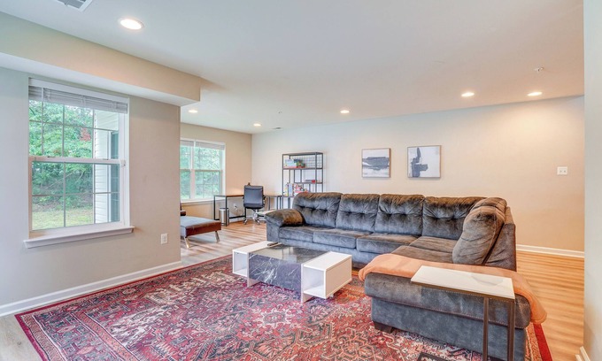 Glen Burnie Casa | Glen Burnie Vacation Rental w/ Private Deck!