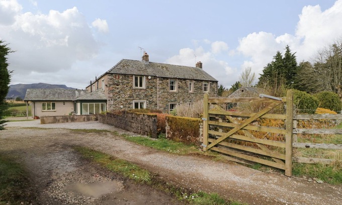 Penrith Cabaña | GLEN COTTAGE, pet friendly, with open fire in Keswick