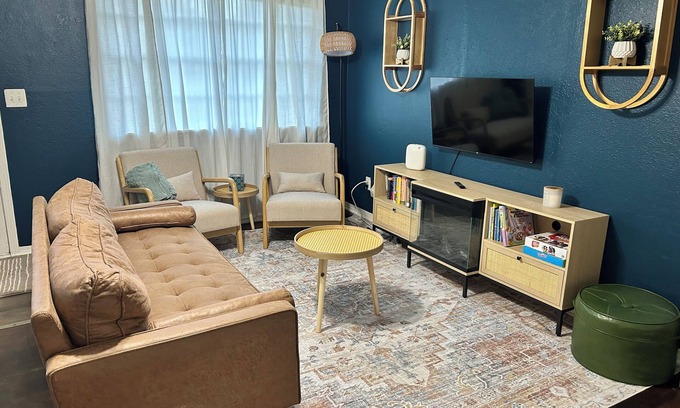 Farmington Casa | Glen Street Retreat- 5 Minutes to Dickson!